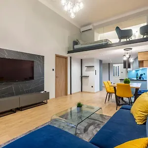 Exclusive New York In The Heart Of , Budapest Hungary